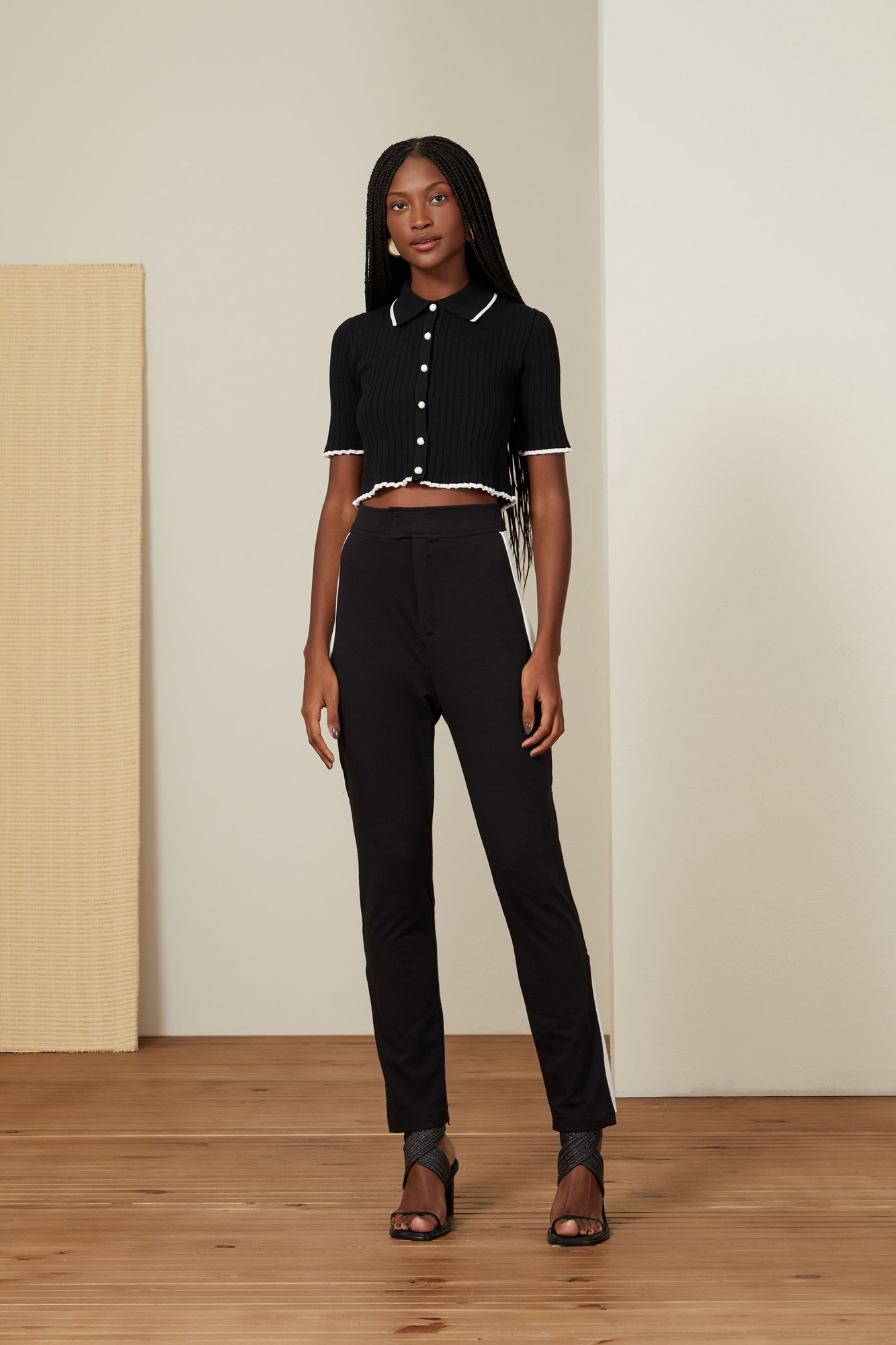 Cropped De Tricot Com Detalhe Botões Basic Cropped De Tricot Com Detalhe Botões Basic
