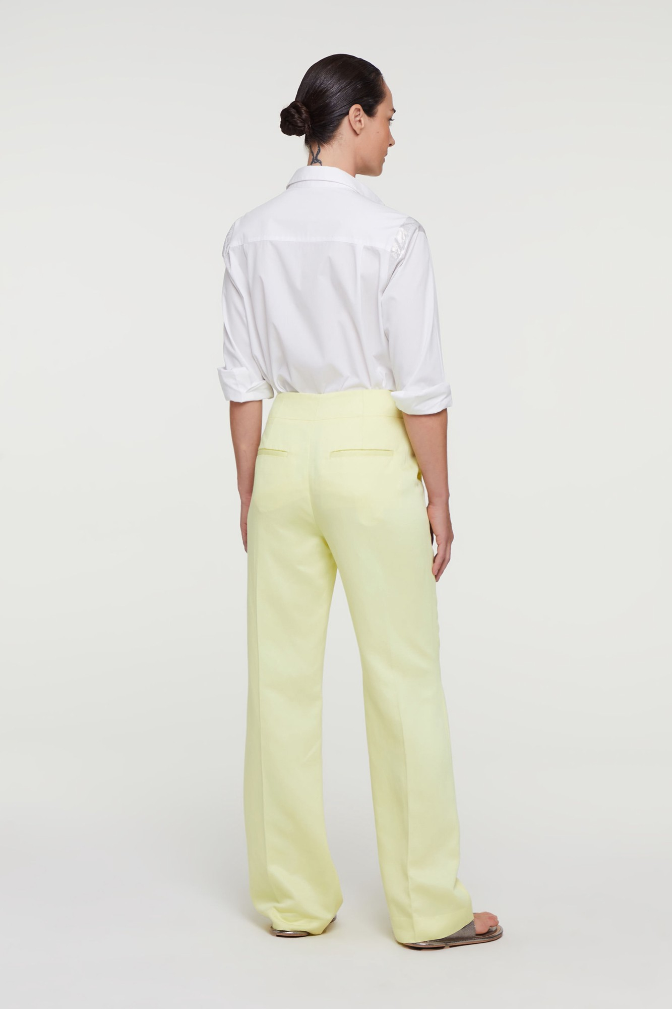 Calça Reta Em Alfaiataria Color Com Bolsos