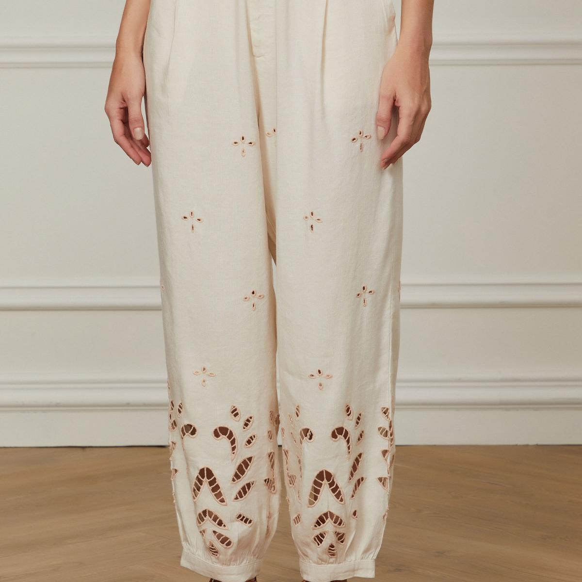 Calça Like Linen Bordado Richelieu