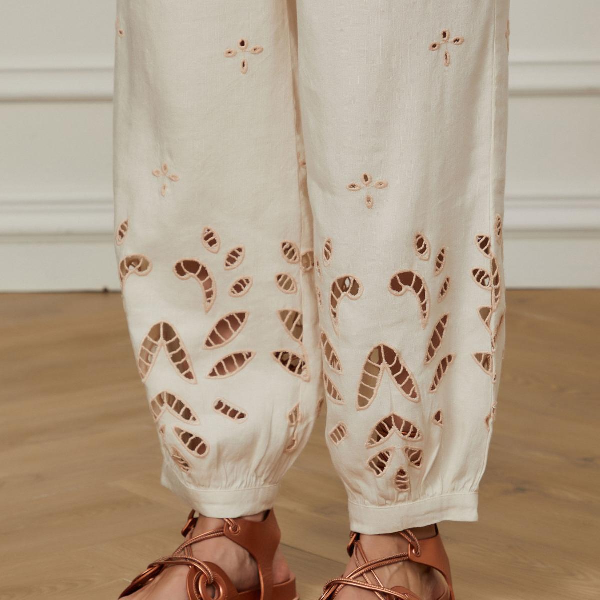 Calça Like Linen Bordado Richelieu