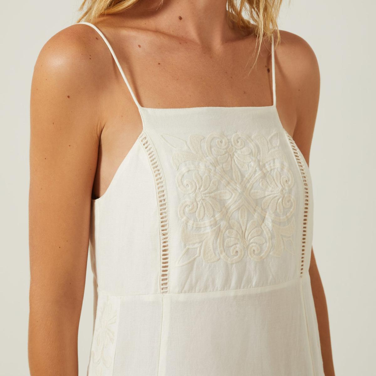 Vestido Midi Bordado Quadrado