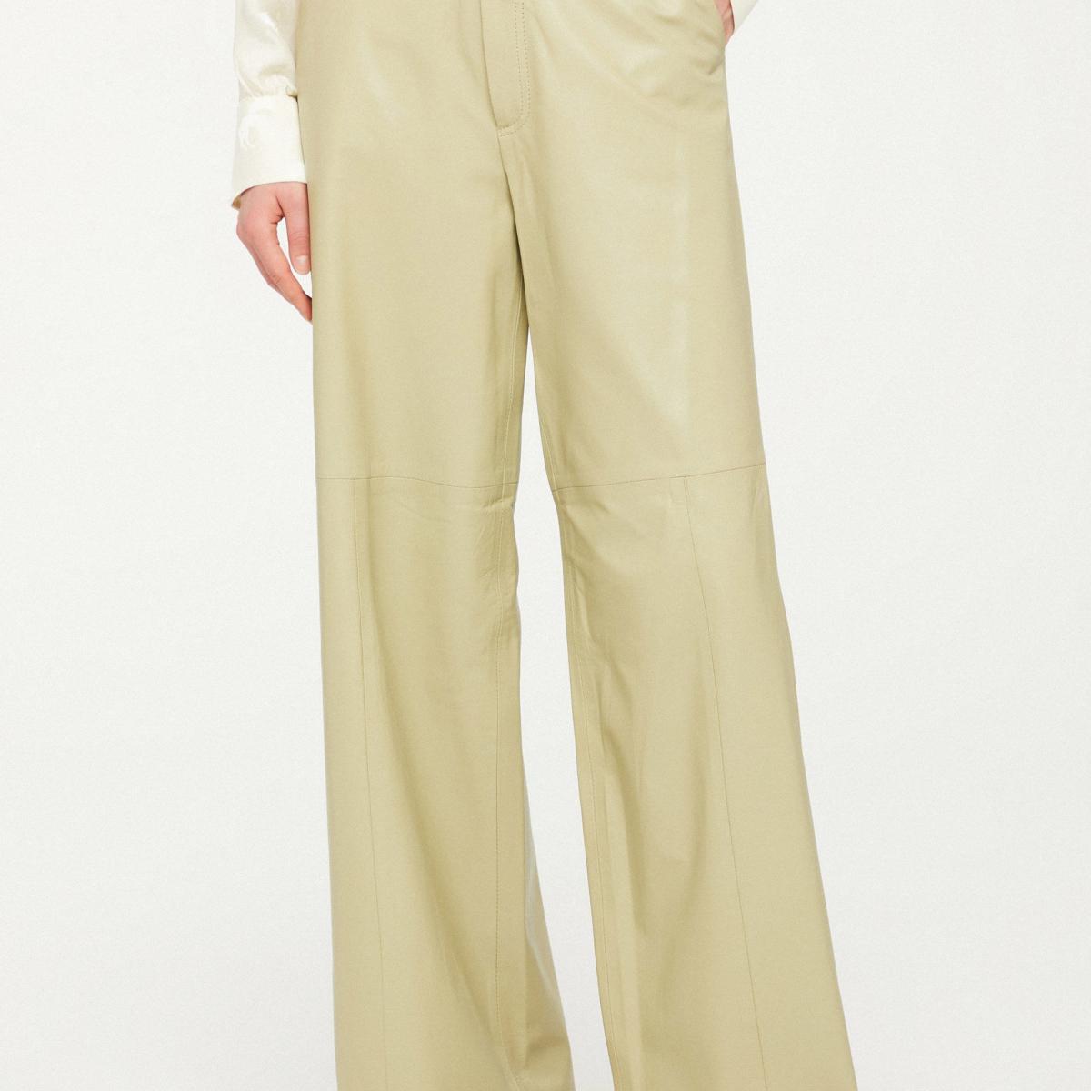 Calça De Couro Pantalona Com Fivela Colorida Calça De Couro Pantalona Com Fivela Colorida