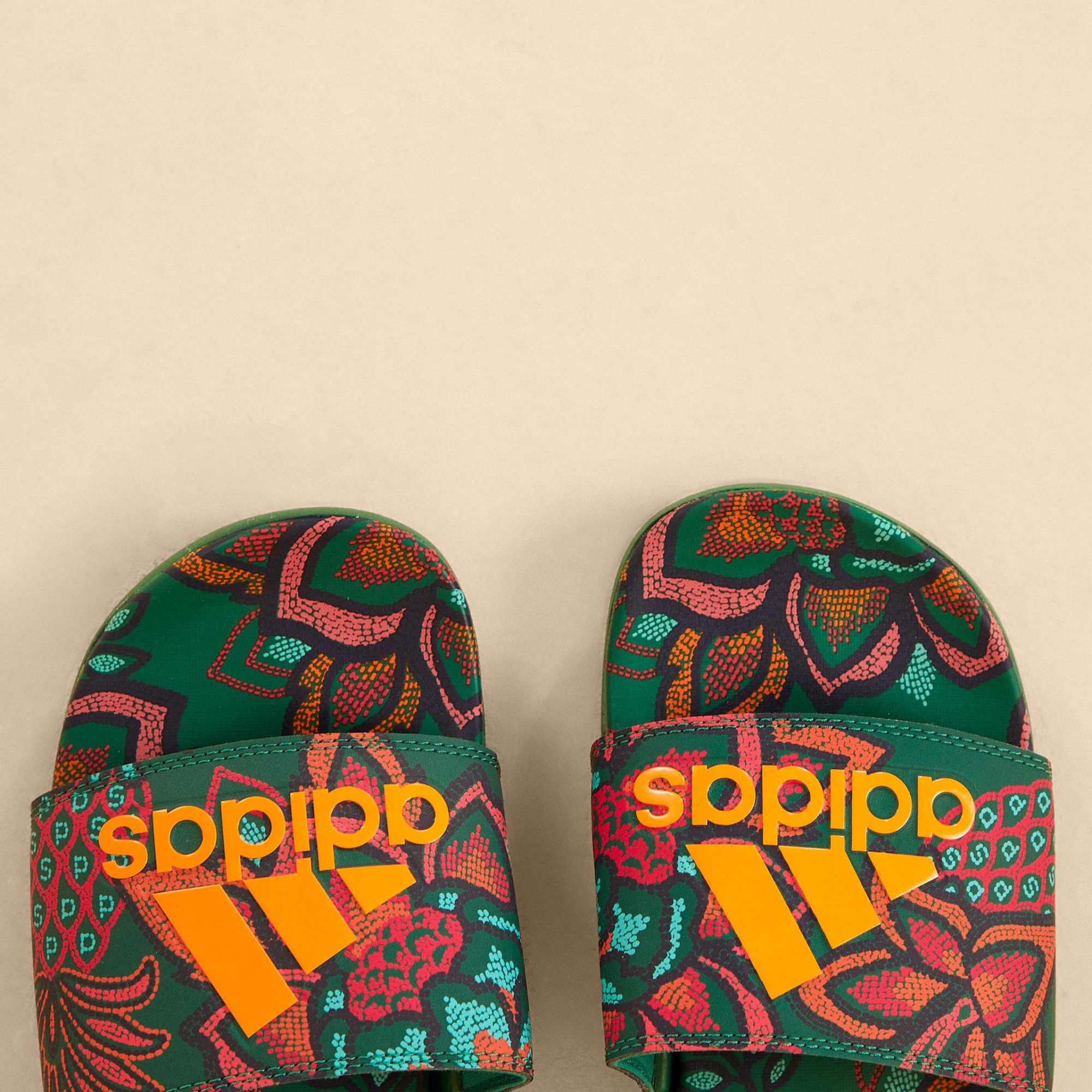 Adilete Adidas Toucans Paradise Preto