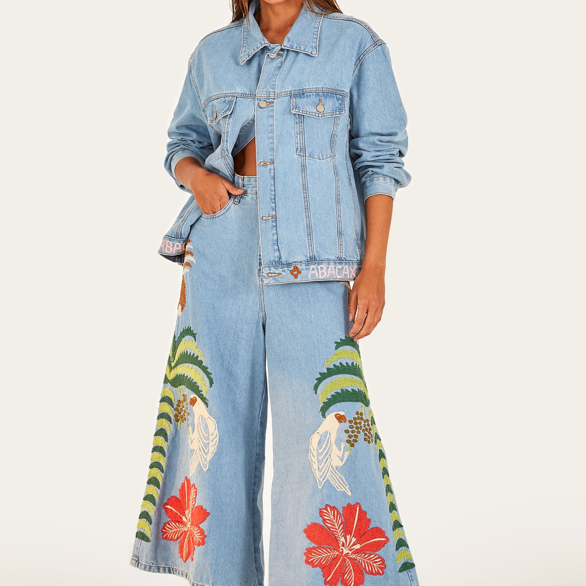 Jaqueta Jeans Bordada Pe De Abacaxi