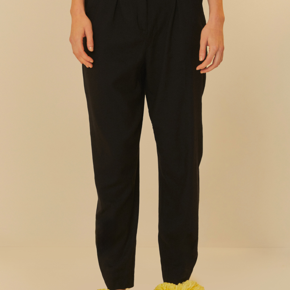 Calça Cenoura Detalhe Frente