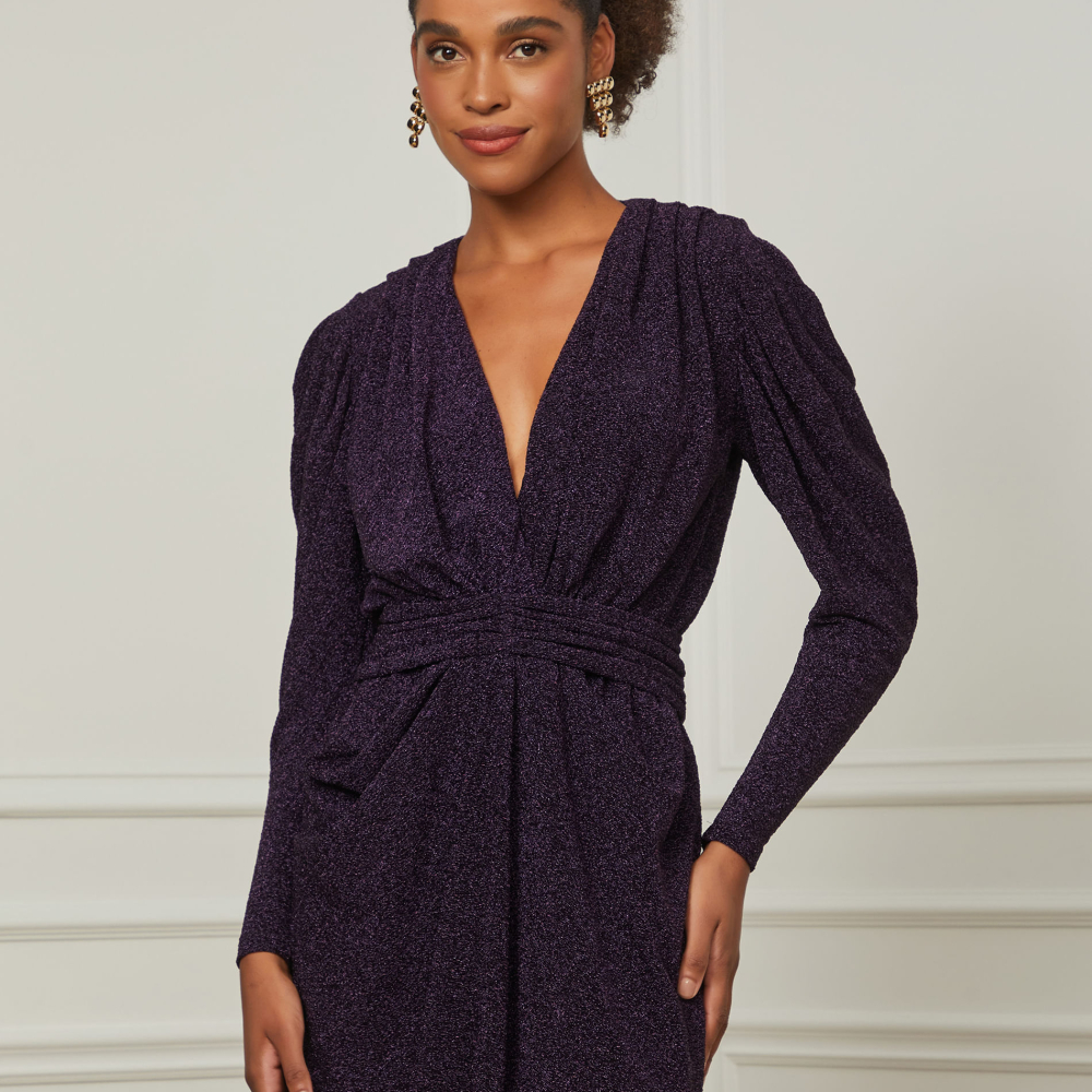 Vestido Curto Brilho Com Manga Longa e Pregas