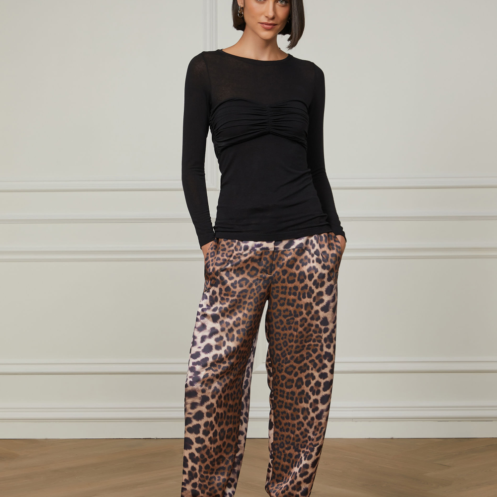 Blusa De Malha Manga Longa e Decote Canoa Com Detalhe Busto Franzido Off