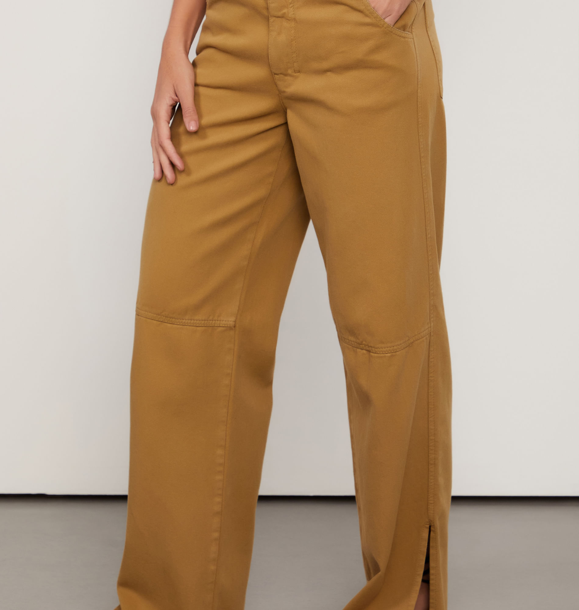 Calça De Sarja Verde Com Fenda Barra
