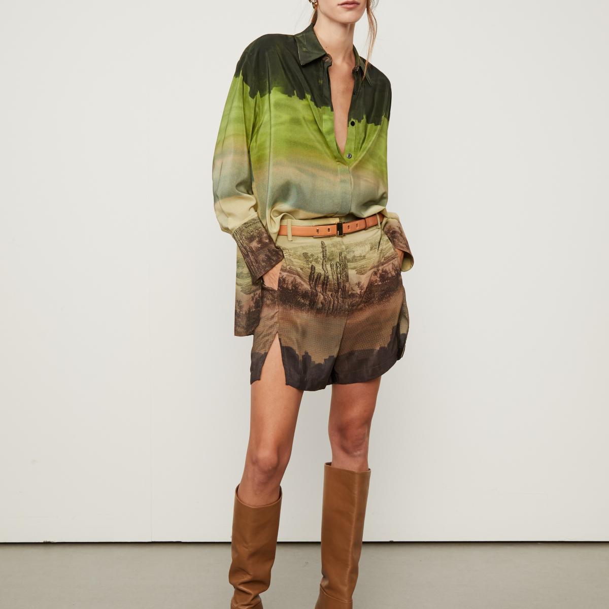 Camisa De Georgette Leve Estampada Fenda Costas