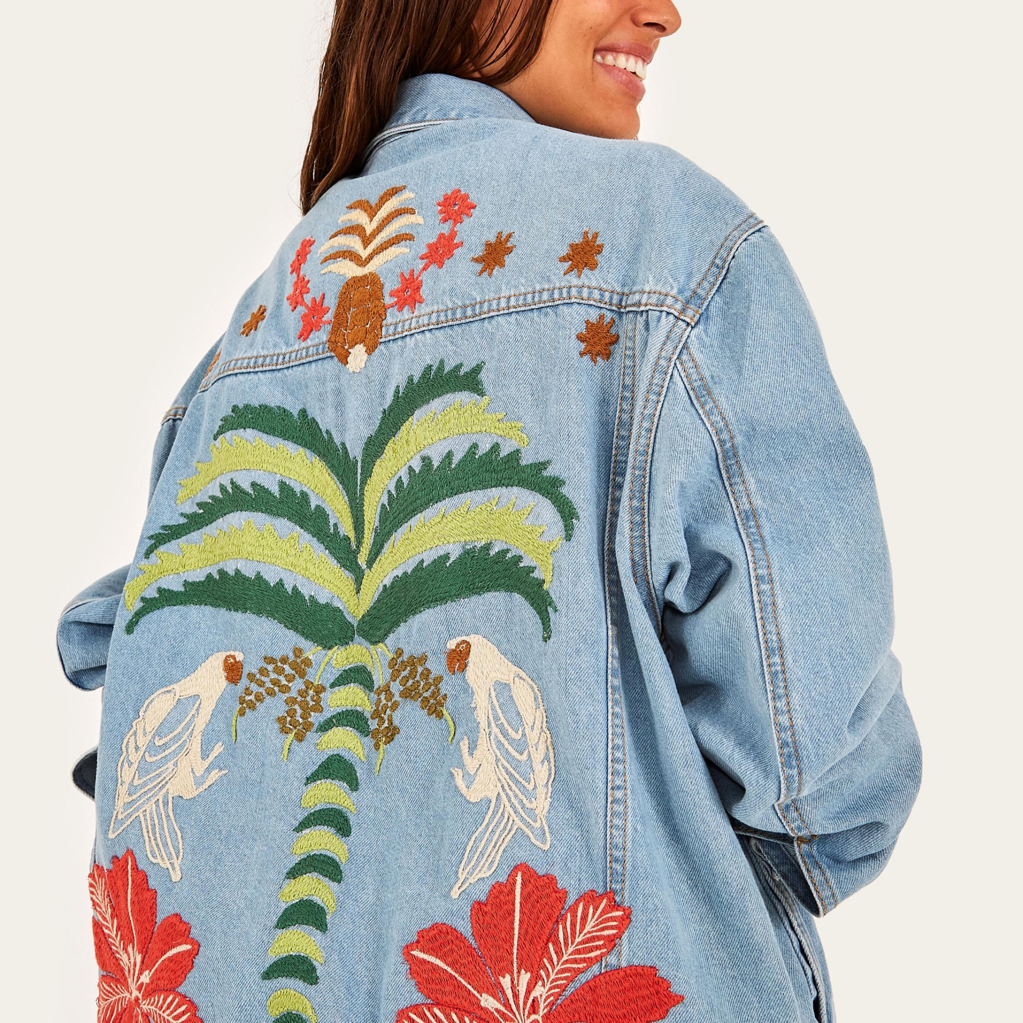 Jaqueta Jeans Bordada Pe De Abacaxi