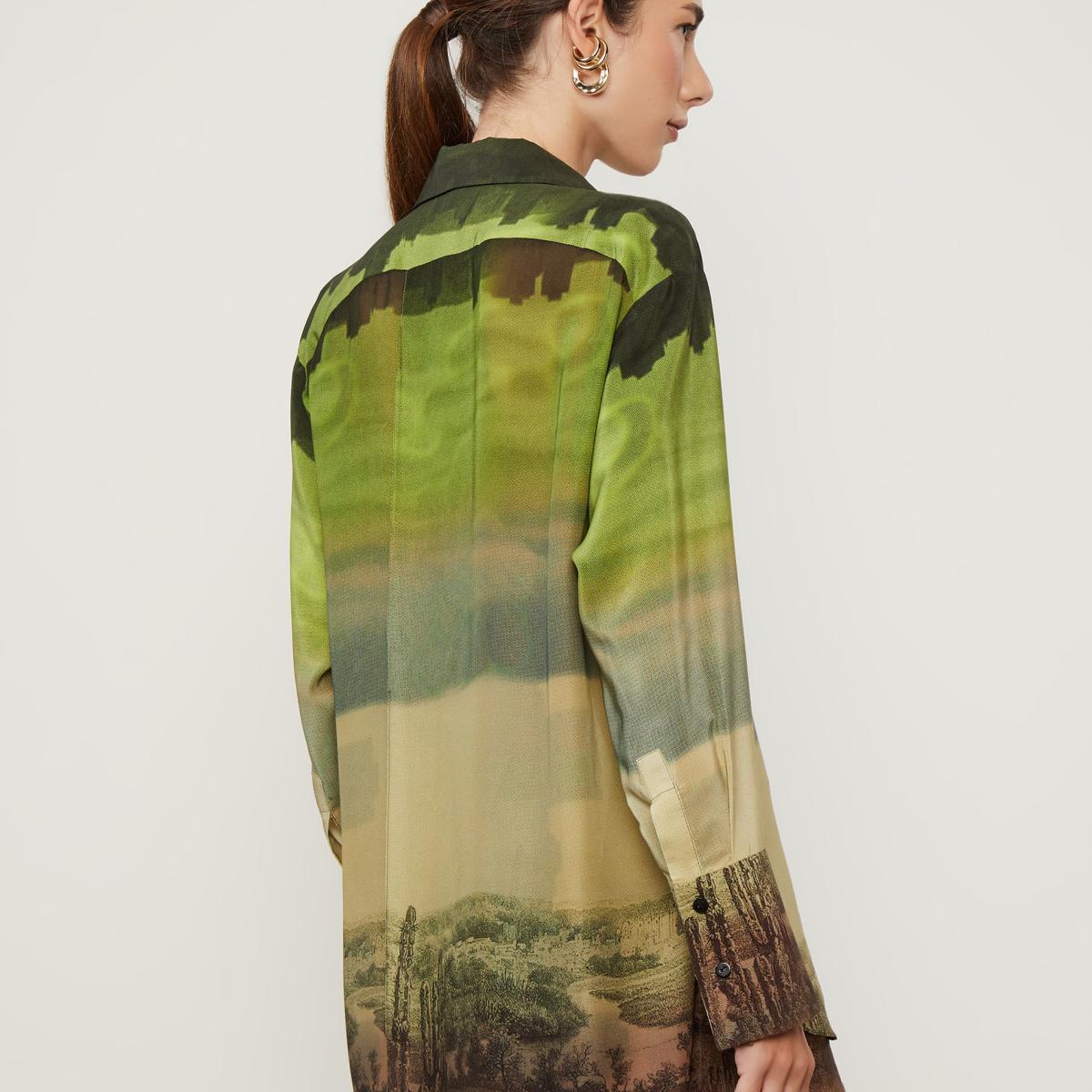 Camisa De Georgette Leve Estampada Fenda Costas