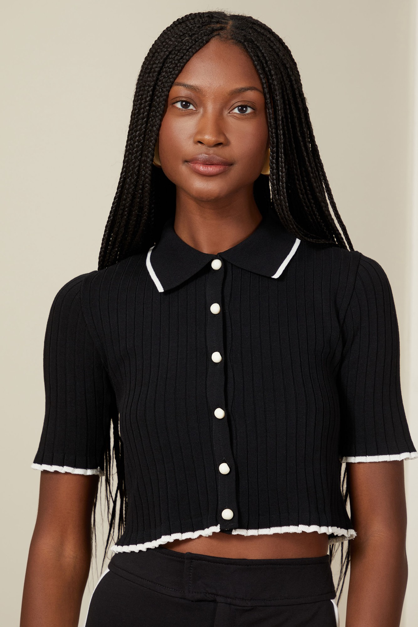 Cropped De Tricot Com Detalhe Botões Basic Cropped De Tricot Com Detalhe Botões Basic