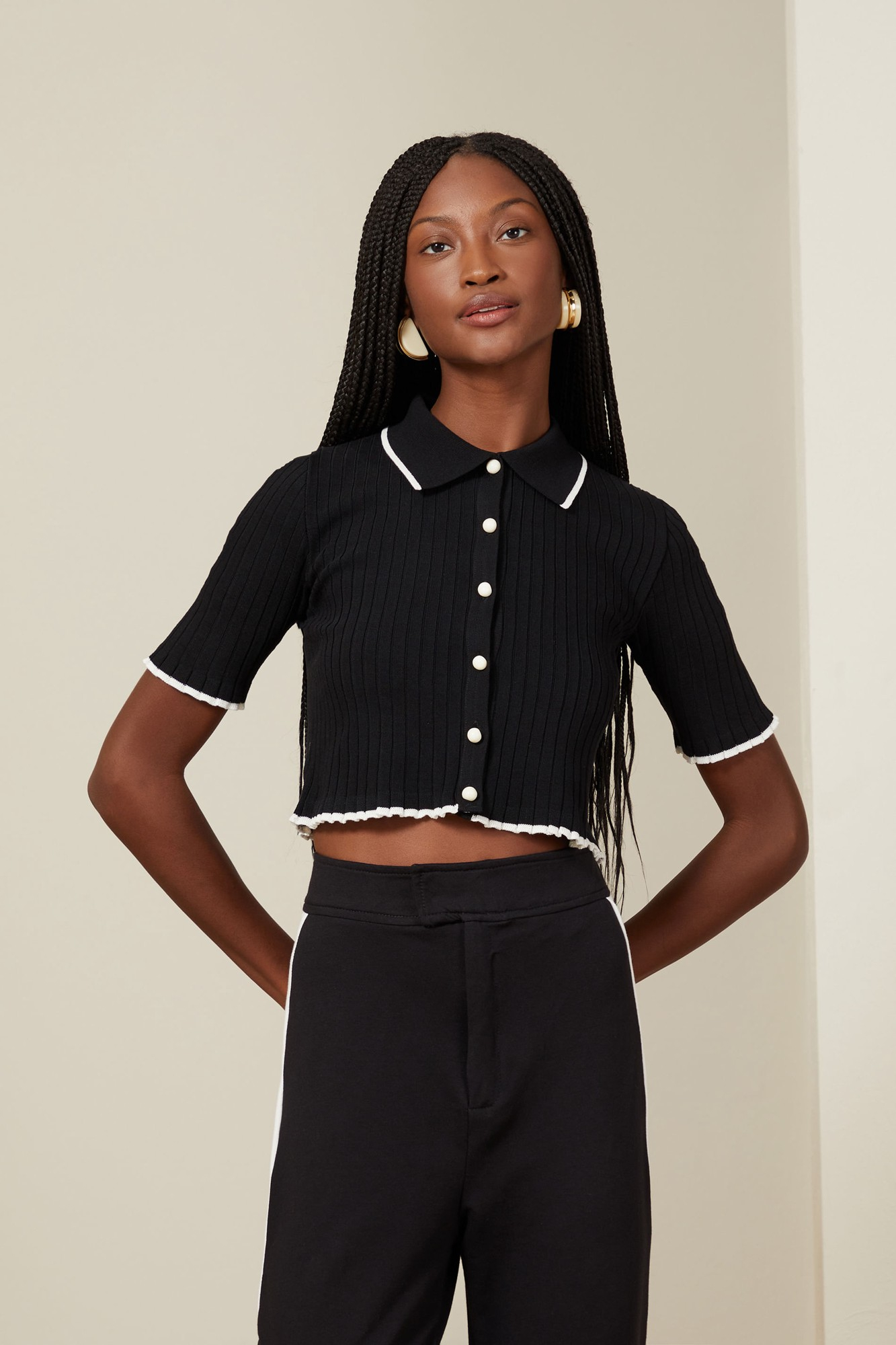Cropped De Tricot Com Detalhe Botões Basic Cropped De Tricot Com Detalhe Botões Basic