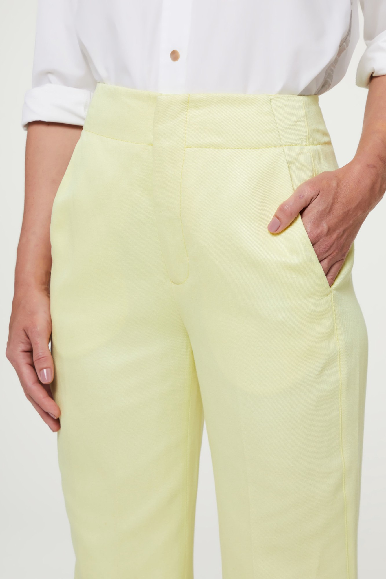 Calça Reta Em Alfaiataria Color Com Bolsos