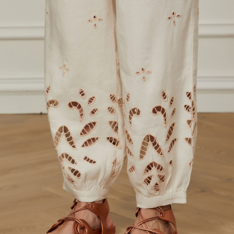 Calça Like Linen Bordado Richelieu