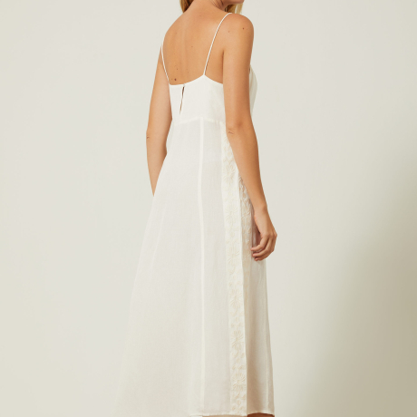 Vestido Midi Bordado Quadrado