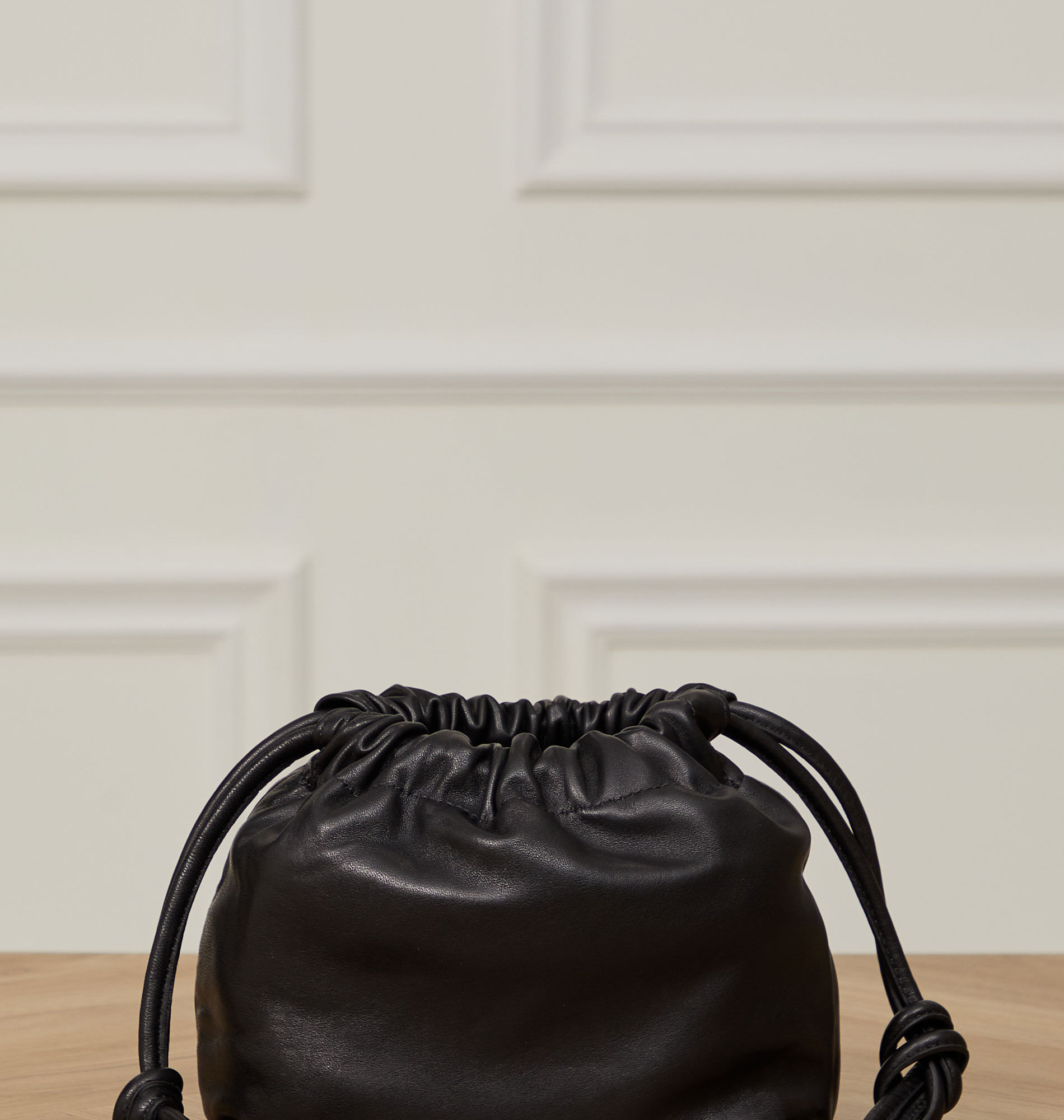 Bolsa De Couro Saco Alça Trabalhada Preta