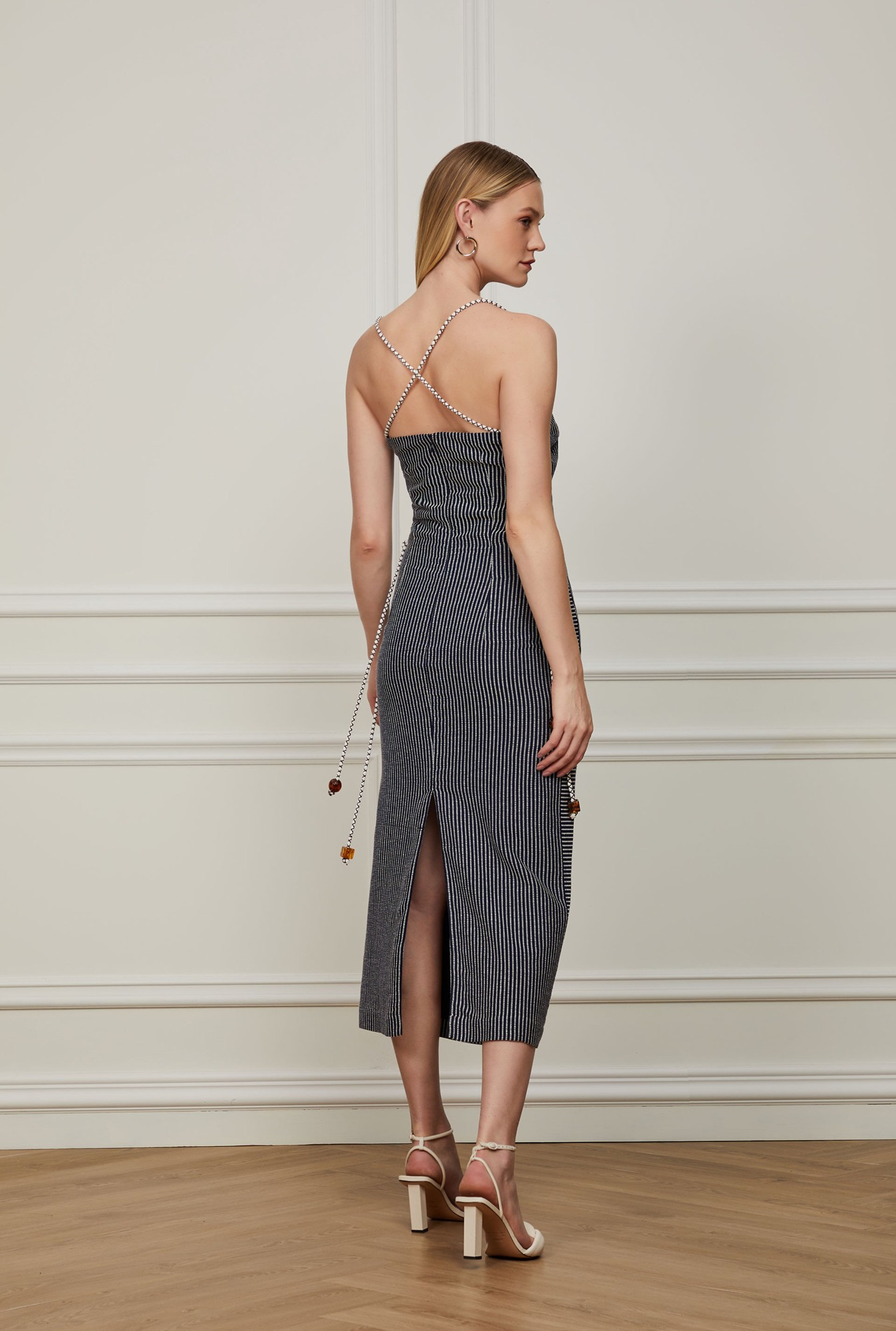 Vestido Midi Reto Com Amarração Na Lateral