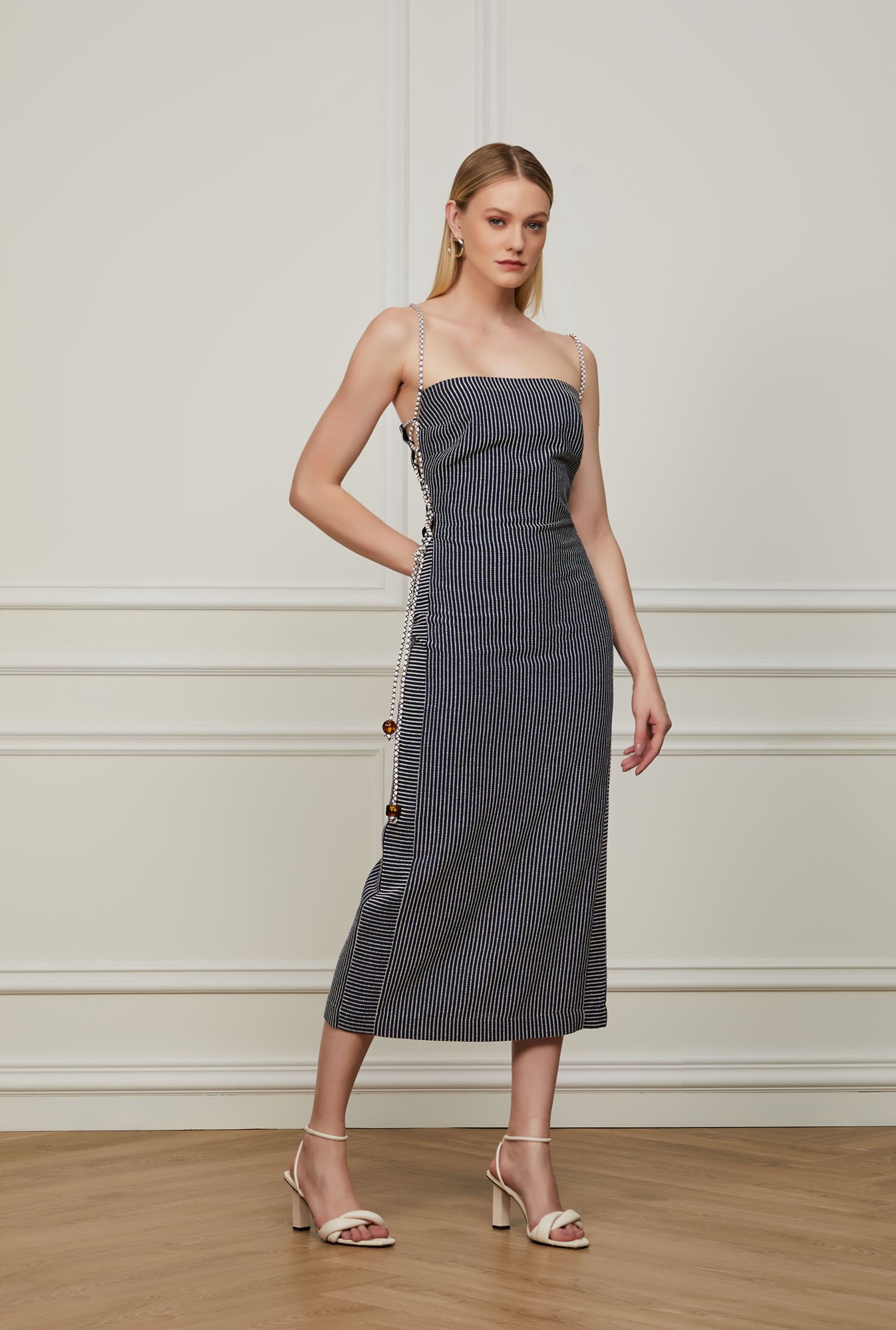 Vestido Midi Reto Com Amarração Na Lateral
