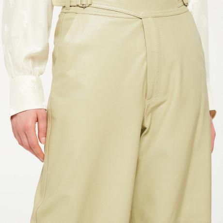 Calça De Couro Pantalona Com Fivela Colorida Calça De Couro Pantalona Com Fivela Colorida