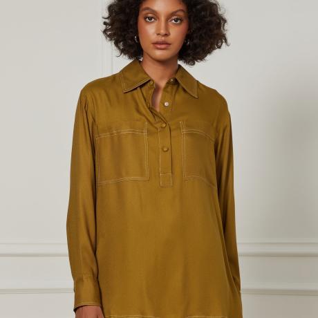 Camisa Com Detalhe Nas Costas e Pespontos Camisa Com Detalhe Nas Costas e Pespontos