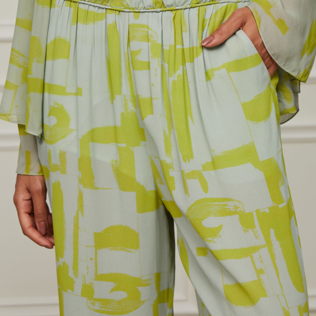 Calça De Georgette Pesado Pantalona Com Fenda Estampada
