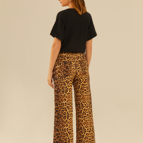 Calça Sarja Wide Estampa Onça