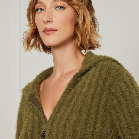 Cardigan De Tricot Pelinho Com Vista De Ziper