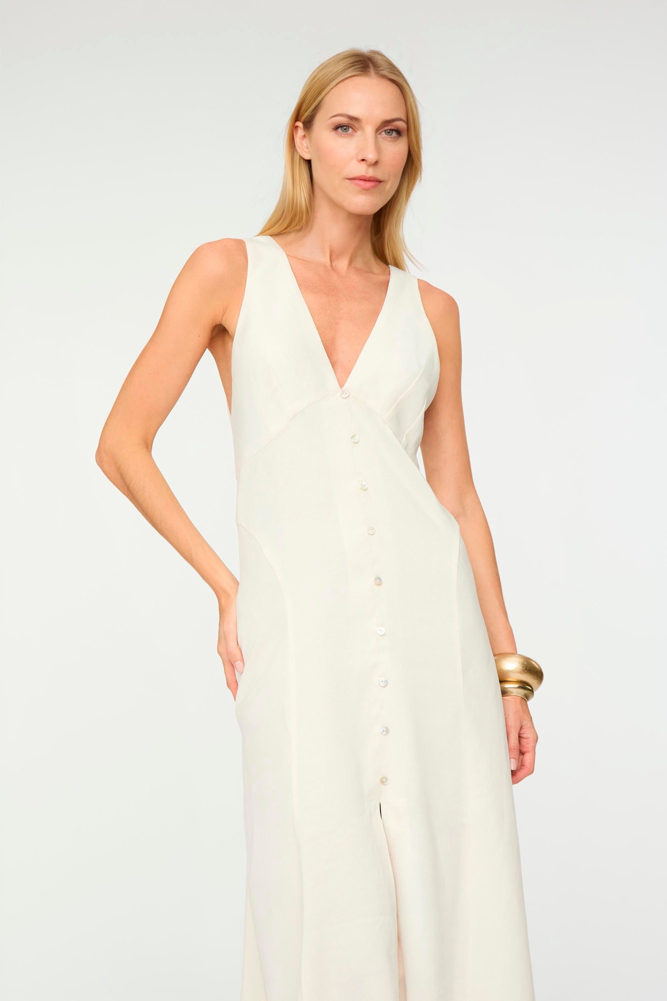 Vestido Midi Sem Manga Decote v Saia Evasê Com Botões Off White Vestido Midi Sem Manga Decote v Saia Evasê Com Botões Off White