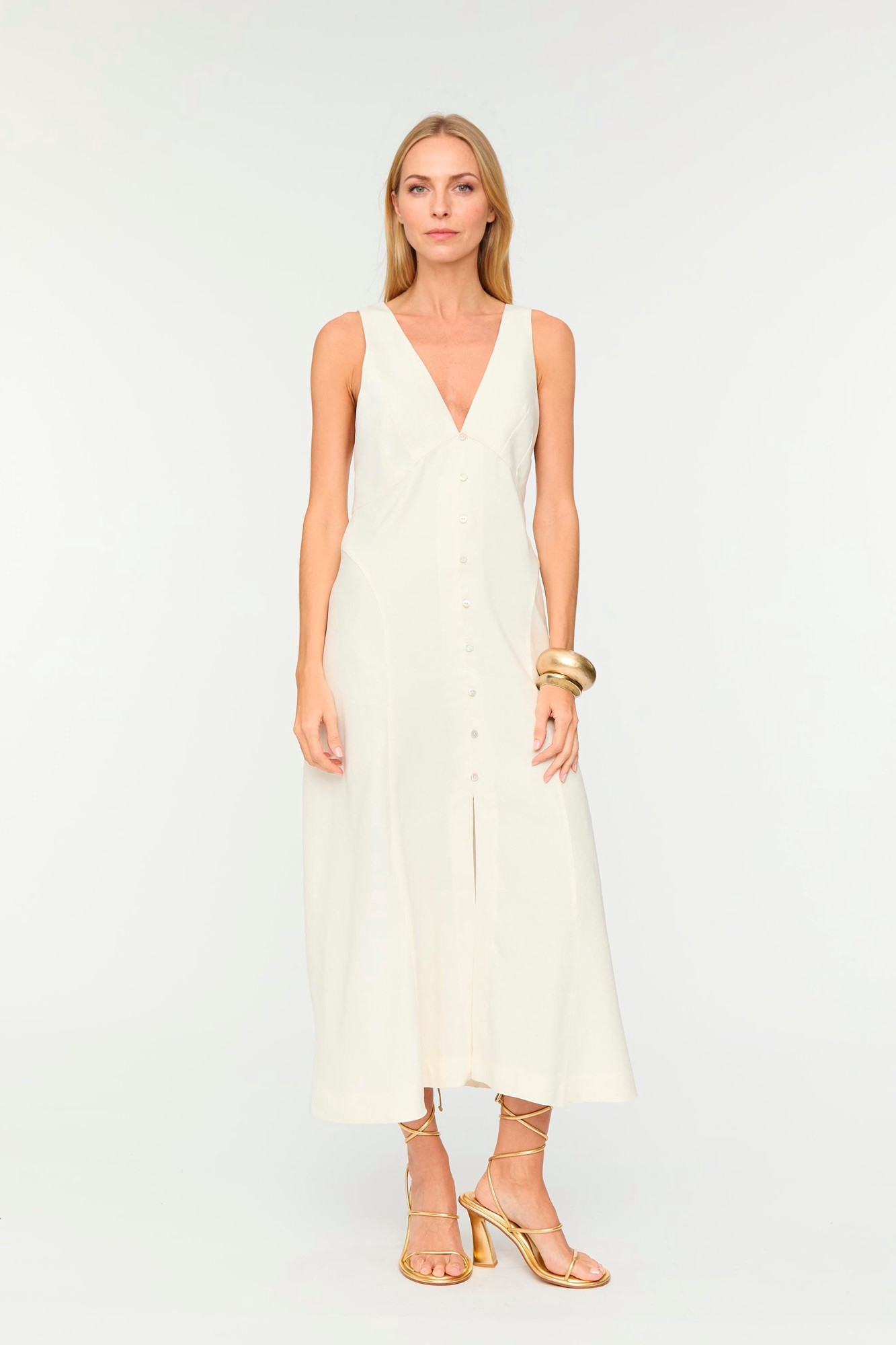 Vestido Midi Sem Manga Decote v Saia Evasê Com Botões Off White Vestido Midi Sem Manga Decote v Saia Evasê Com Botões Off White