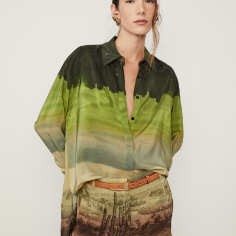 Camisa De Georgette Leve Estampada Fenda Costas