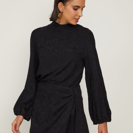 Vestido Curto Manga Longa Gola Alta Saia Pareô De Jacquard De Viscose Preto