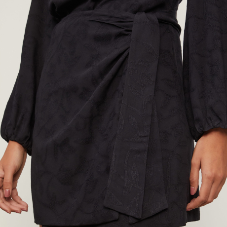 Vestido Curto Manga Longa Gola Alta Saia Pareô De Jacquard De Viscose Preto